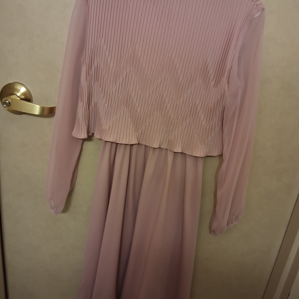 Elegant Long Sleeve Pink Dress - Picture 2 of 5